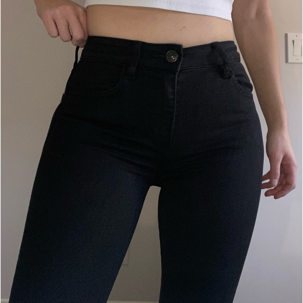 American Eagle Black Skinny Super Stretch X Hi-Rise Jeggings with Ripped Knees